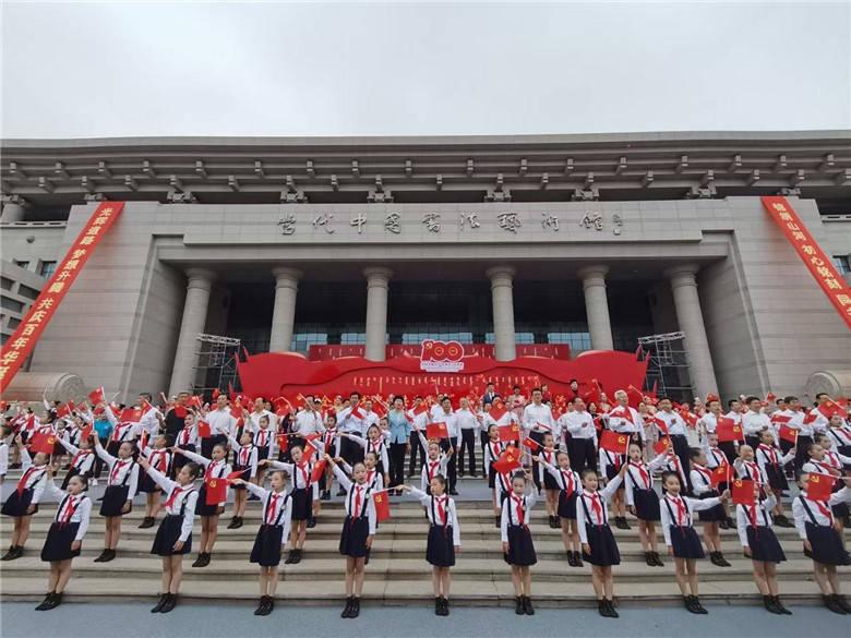 春运首日现场直击:“回家就是最好的礼物!”